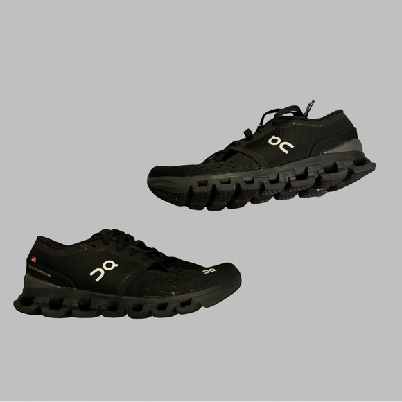 ON CLOUD Women’s X4 Black Athletic Shoes Size 6.5 - Picture 2 of 11